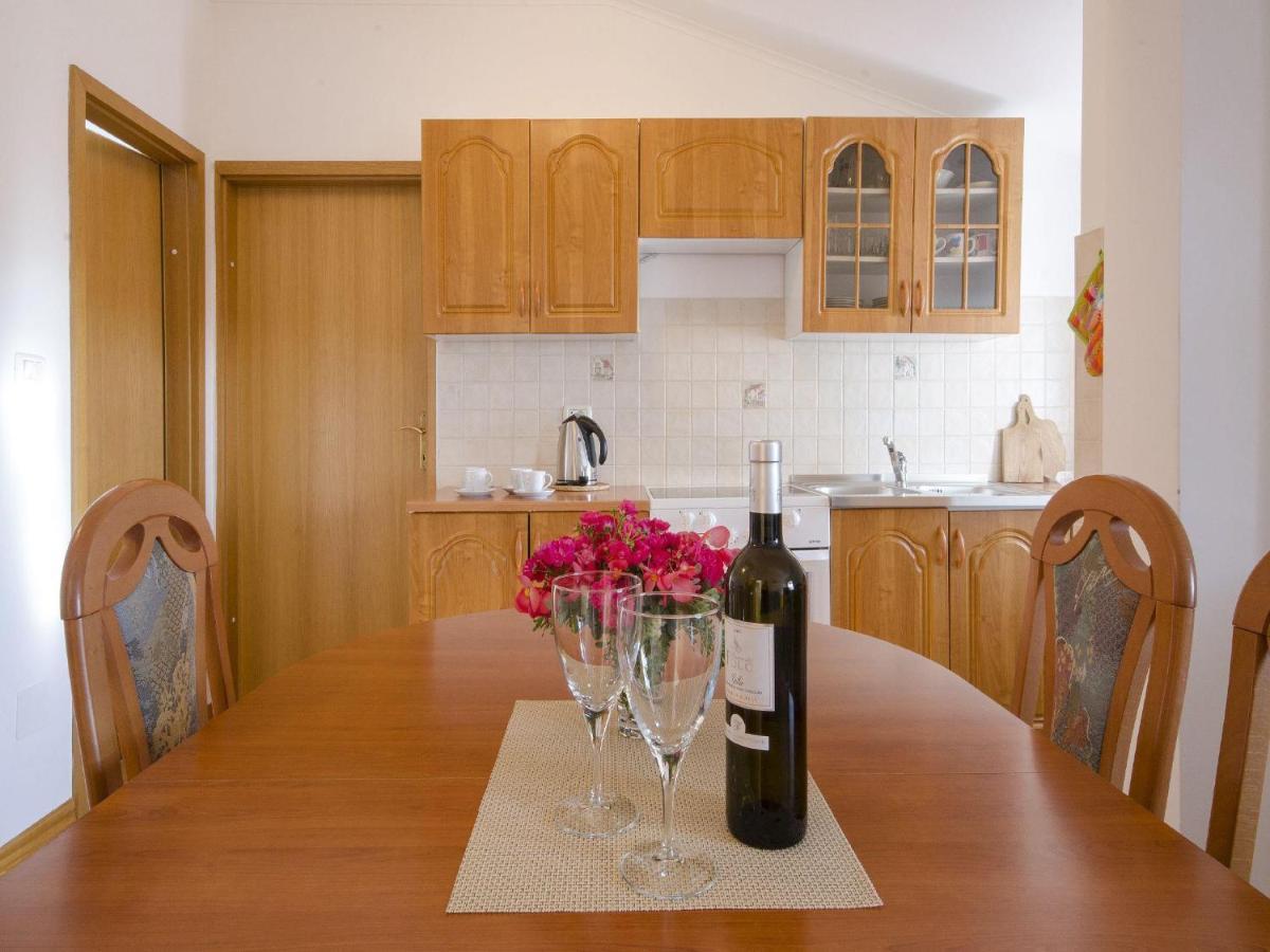 Apartments Patricija ロヴィニ エクステリア 写真