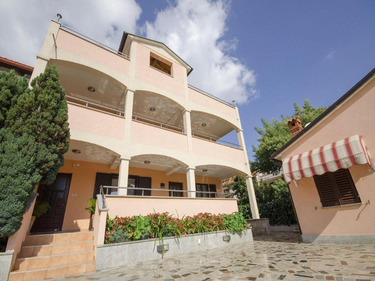 Apartments Patricija ロヴィニ エクステリア 写真