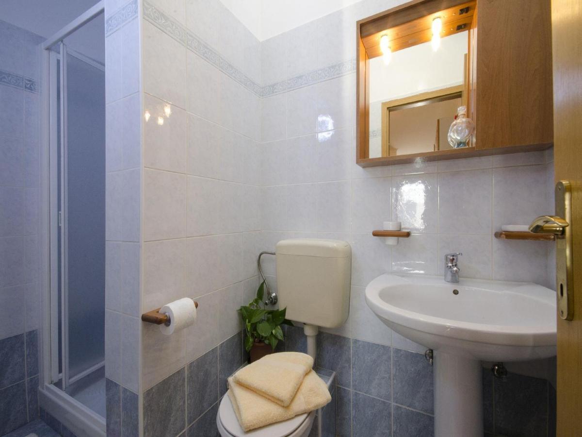 Apartments Patricija ロヴィニ エクステリア 写真