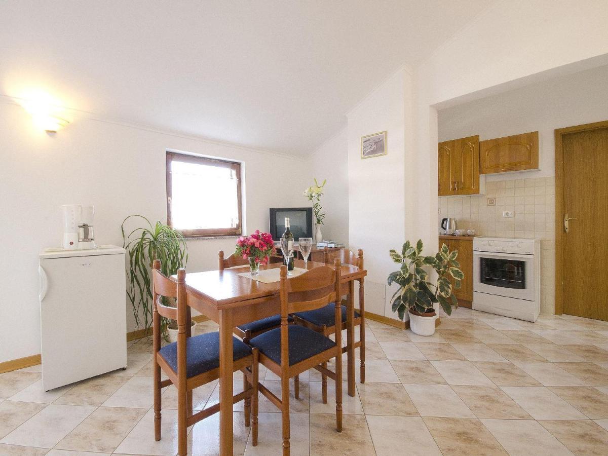 Apartments Patricija ロヴィニ エクステリア 写真
