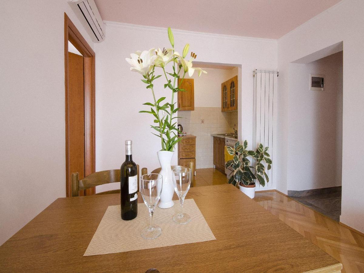 Apartments Patricija ロヴィニ エクステリア 写真