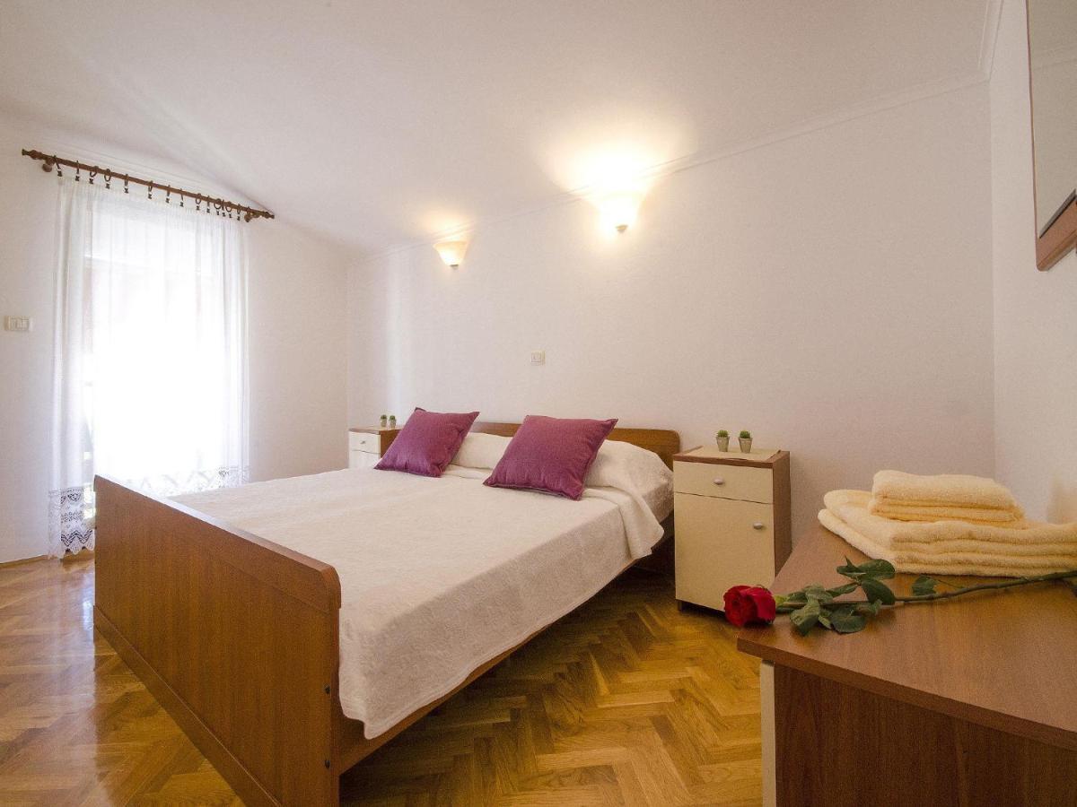 Apartments Patricija ロヴィニ エクステリア 写真